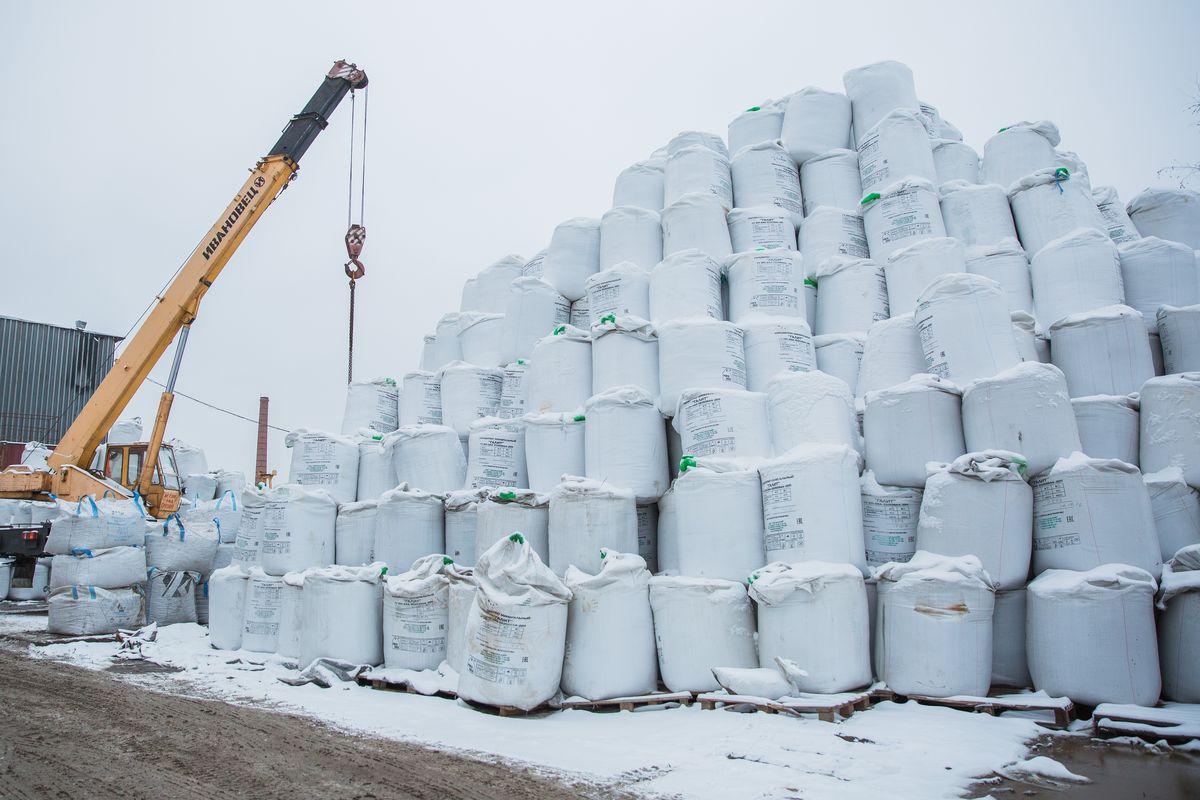 Техническая соль: применение зимой и летом, расход на 1 м²